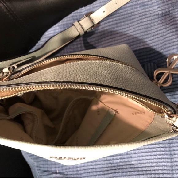 Guess Handbag - Picture 5 of 9